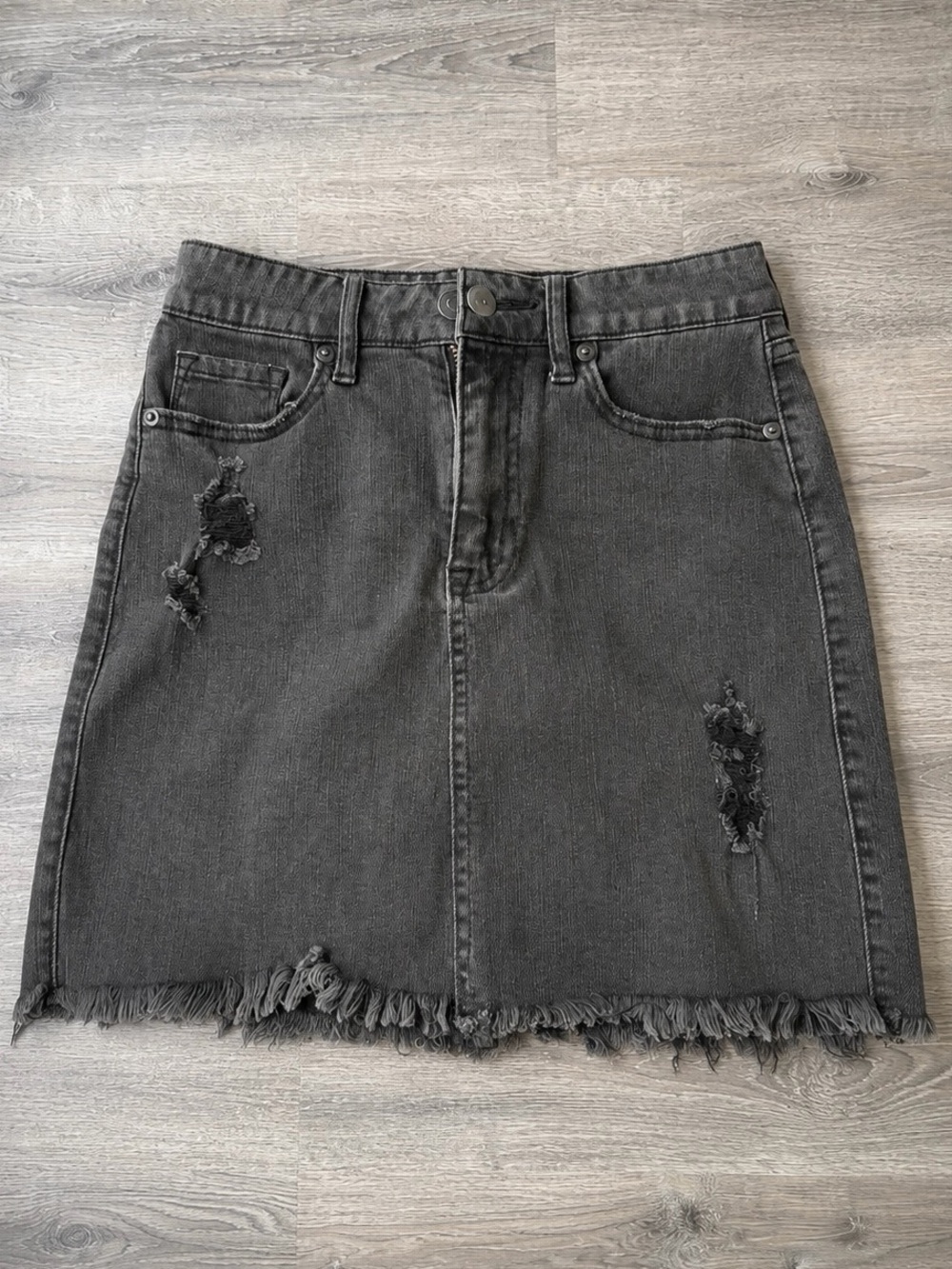 AERO - Aeropostale High Rise Black Denim Skirt Size 0
Distressed Raw Hem